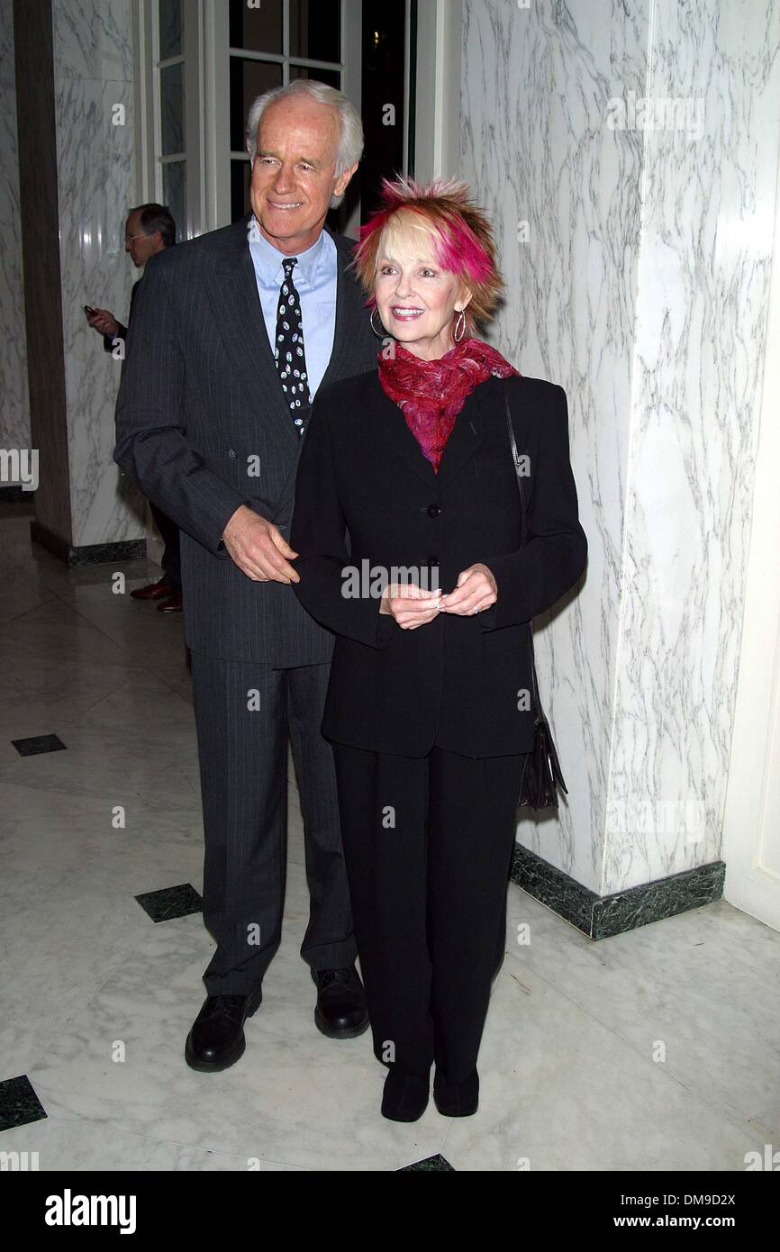 Nov. 19, 2002 - Beverly Hills, CALIFORNIA, USA - MIKE FARRELL AND SHELLEY FABARES (WIFE)..K27244MR  HUMAN RIGHTS WATCH ANNUAL DINNER.THE REGENT BEVERLY WILSHIRE HOTEL, BEVERLY HILLS, CA.NOVEMBER 19, 2002. MILAN RYBA/   2002(Credit Image: © Globe Photos/ZUMAPRESS.com) Stock Photo