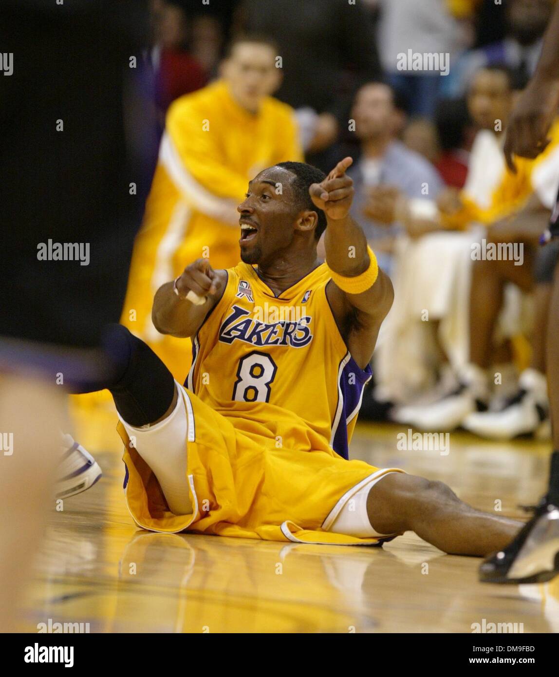 Kobe Bryant, Lakers roar back against Hornets