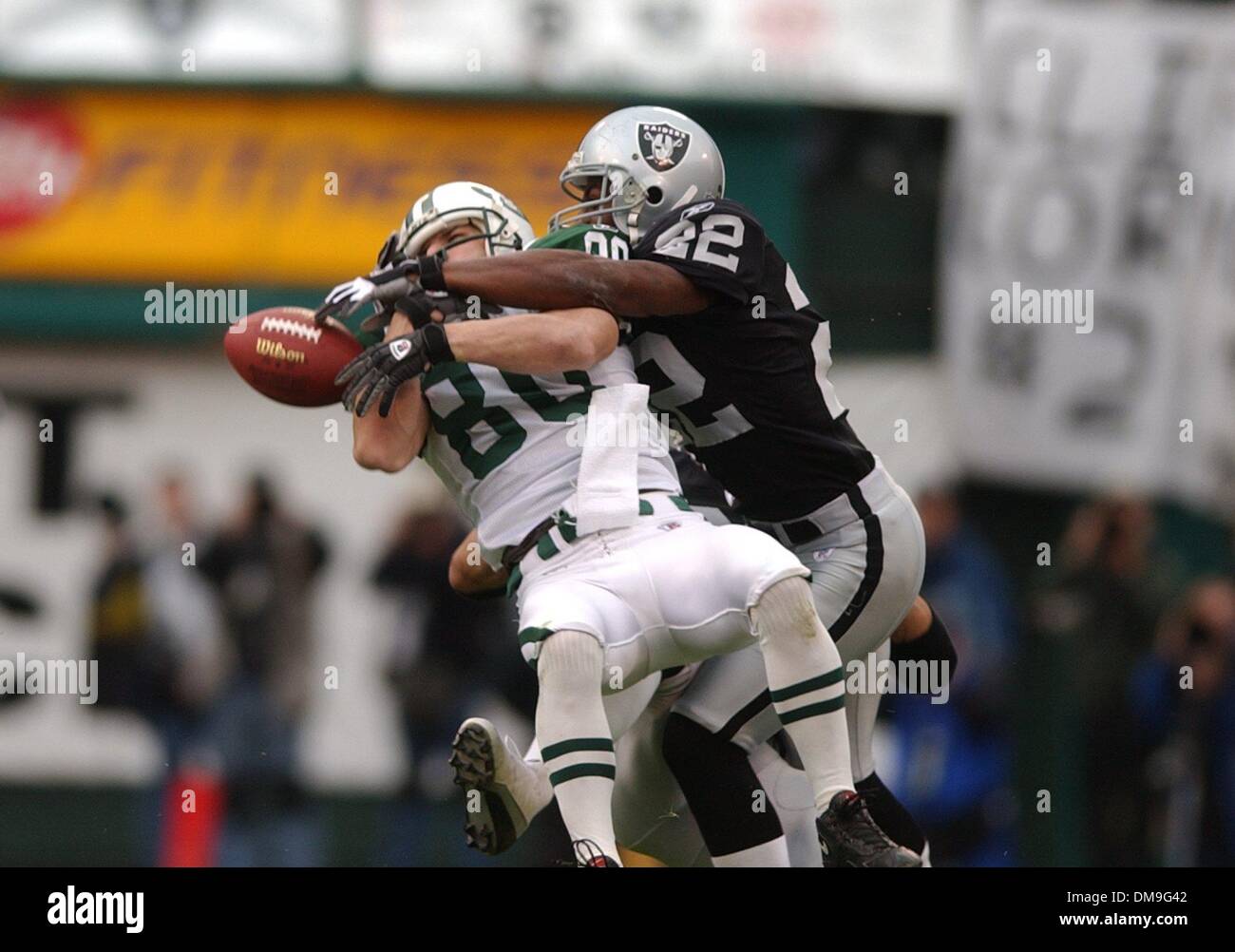 New York Jets wide receiver Wayne Chrebet puts his ifst in the air