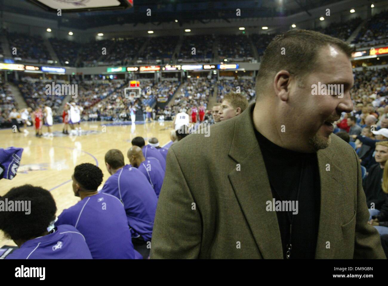 Kings body guard Joe Nolan makes his way to his seat behind the Kings bench just before the start of the game. He was smiling at Greg Ostertag sitting behind the bench with him. Picture taken at Arco Arena Tuesday, November 23, 2004. Sacramento Bee Bryan  Patrick/ZUMA Press Stock Photo