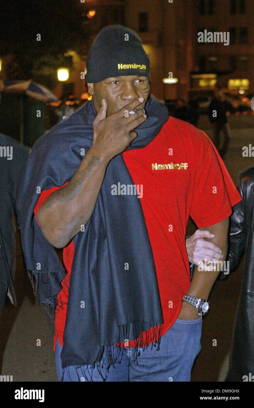 boxer who smokes cigarettes Famous american boxer Mike Tyson visited Moscow.Tyson walking in the street  of Moscow and smoking cigarette.(Credit Image: © PhotoXpress/ZUMA Press)  RESTRICTIONS: North and South America Rights ONLY! Stock Photo