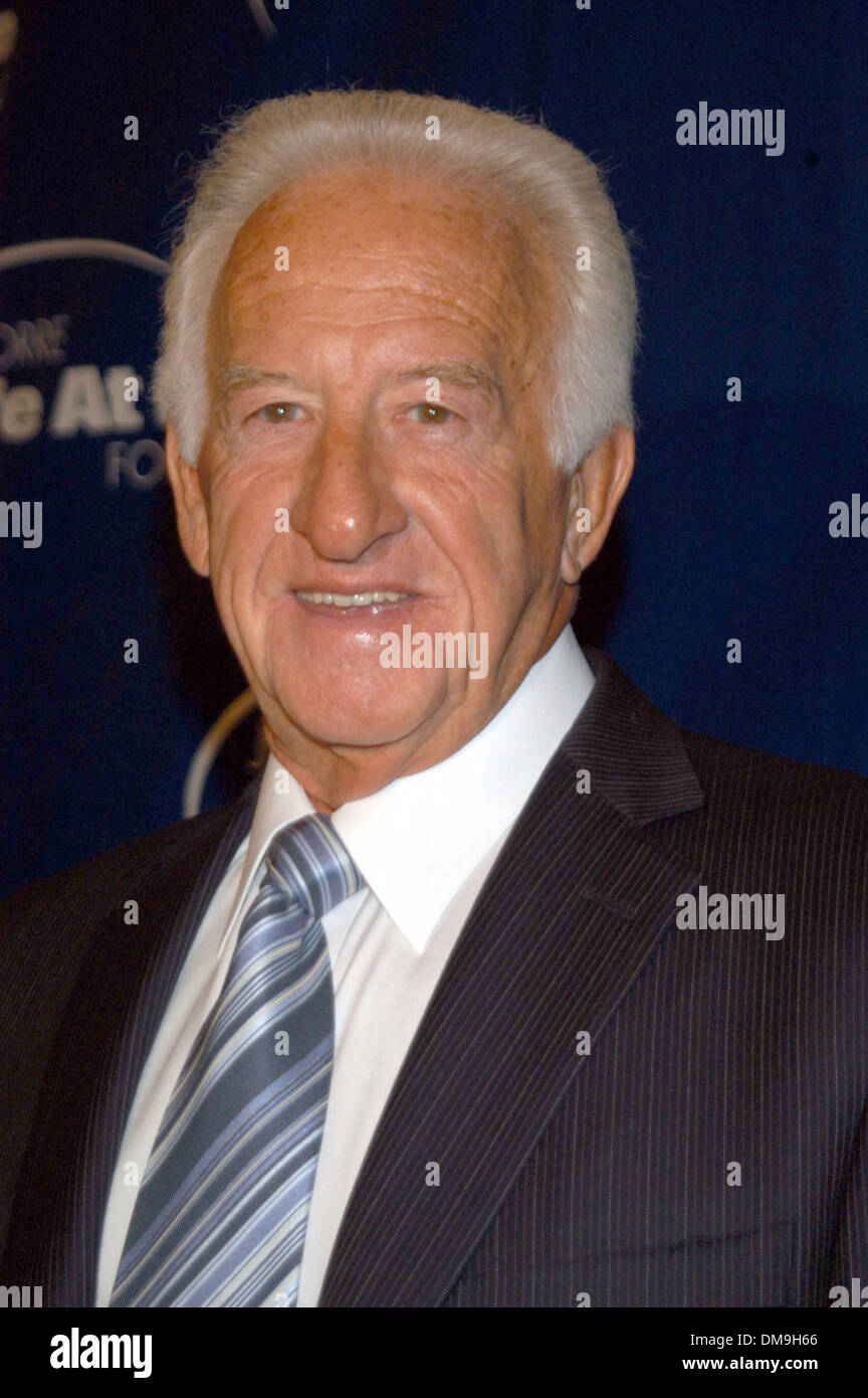 Bob uecker hi-res stock photography and images - Alamy