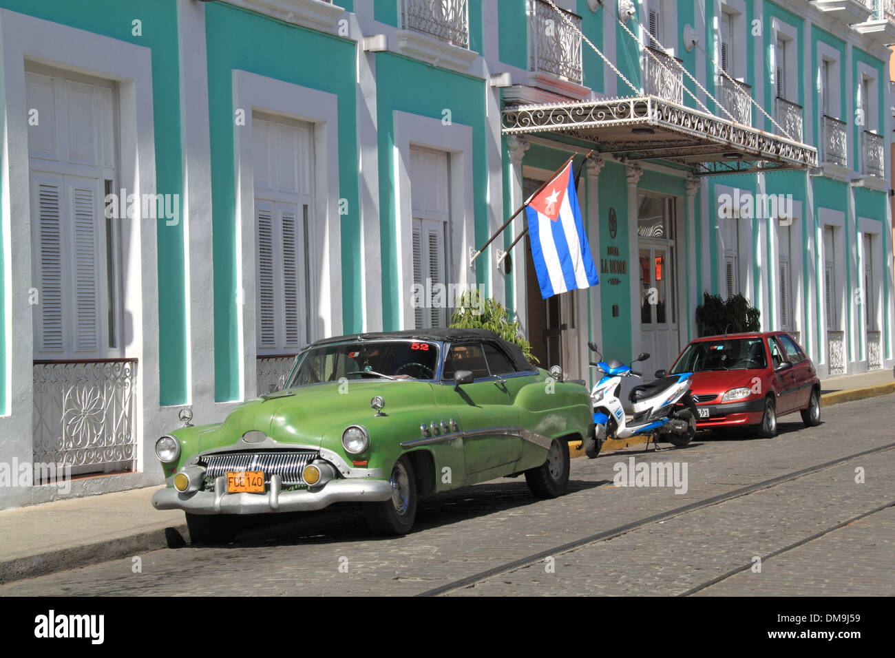 1952 Buick Roadmaster outside Hotel La Unión, Calle 31, Cienfuegos, Cienfuegos province, Cuba, Caribbean Sea, Central America Stock Photo