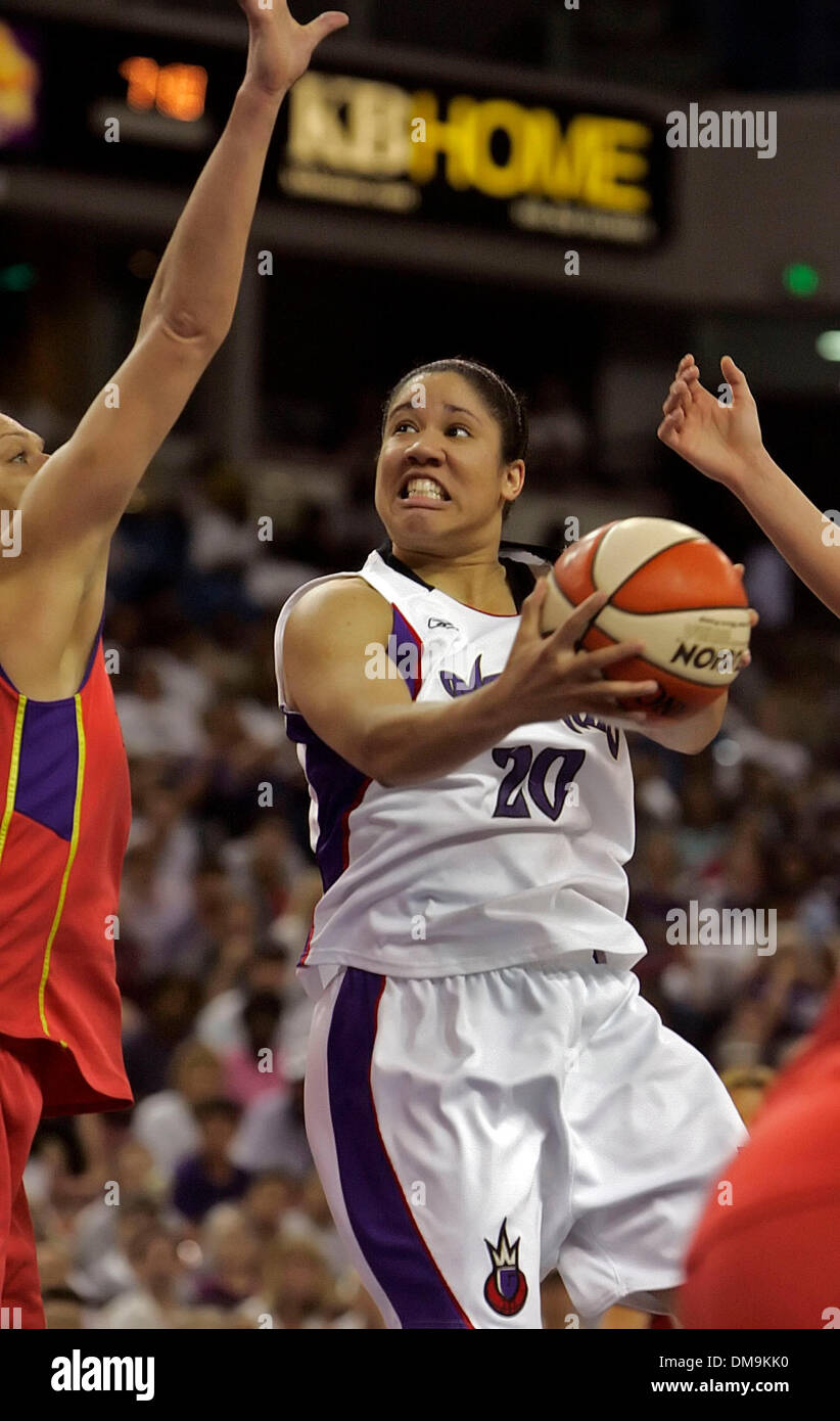Kara Lawson of the Sacramento Monarchs drives the lane against the