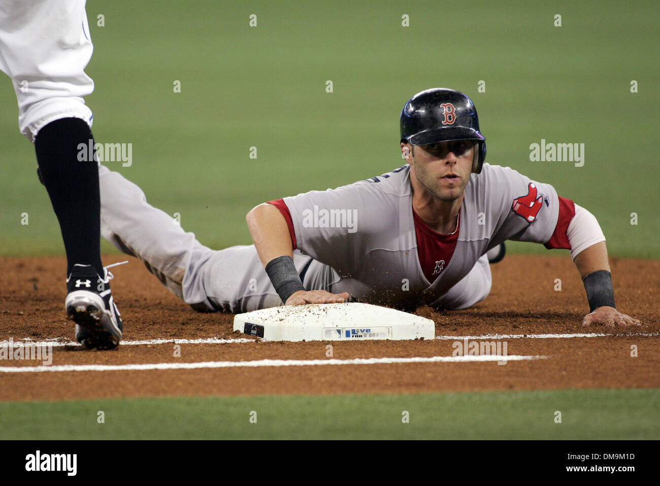 20 August 2009: Boston Red Sox 3rd baseman Mike Lowell (R) and