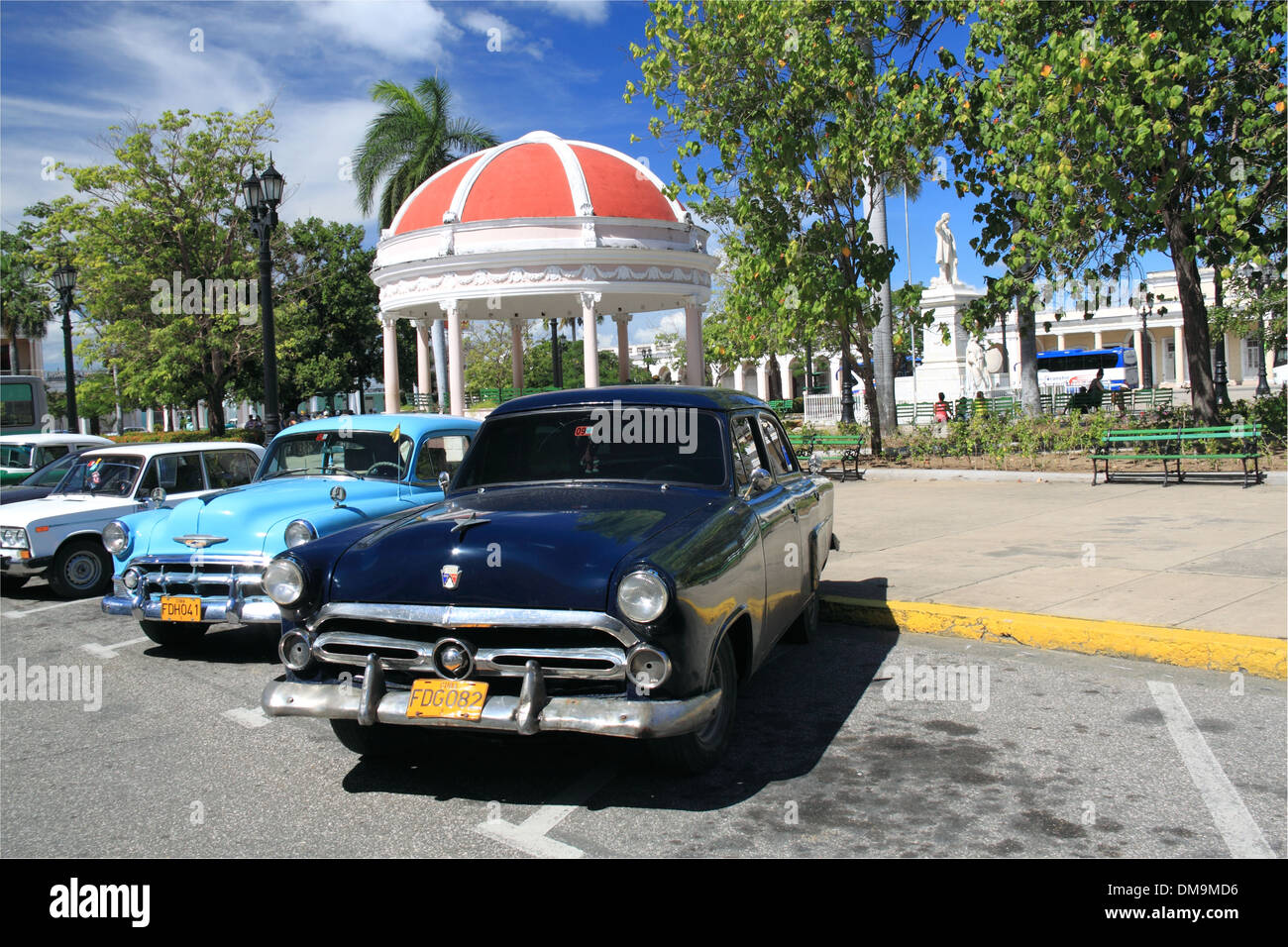 1952 Ford Mainline (1953 Chevy behind), Parque José Martí, Cienfuegos, Cienfuegos province, Cuba, Caribbean Sea, Central America Stock Photo