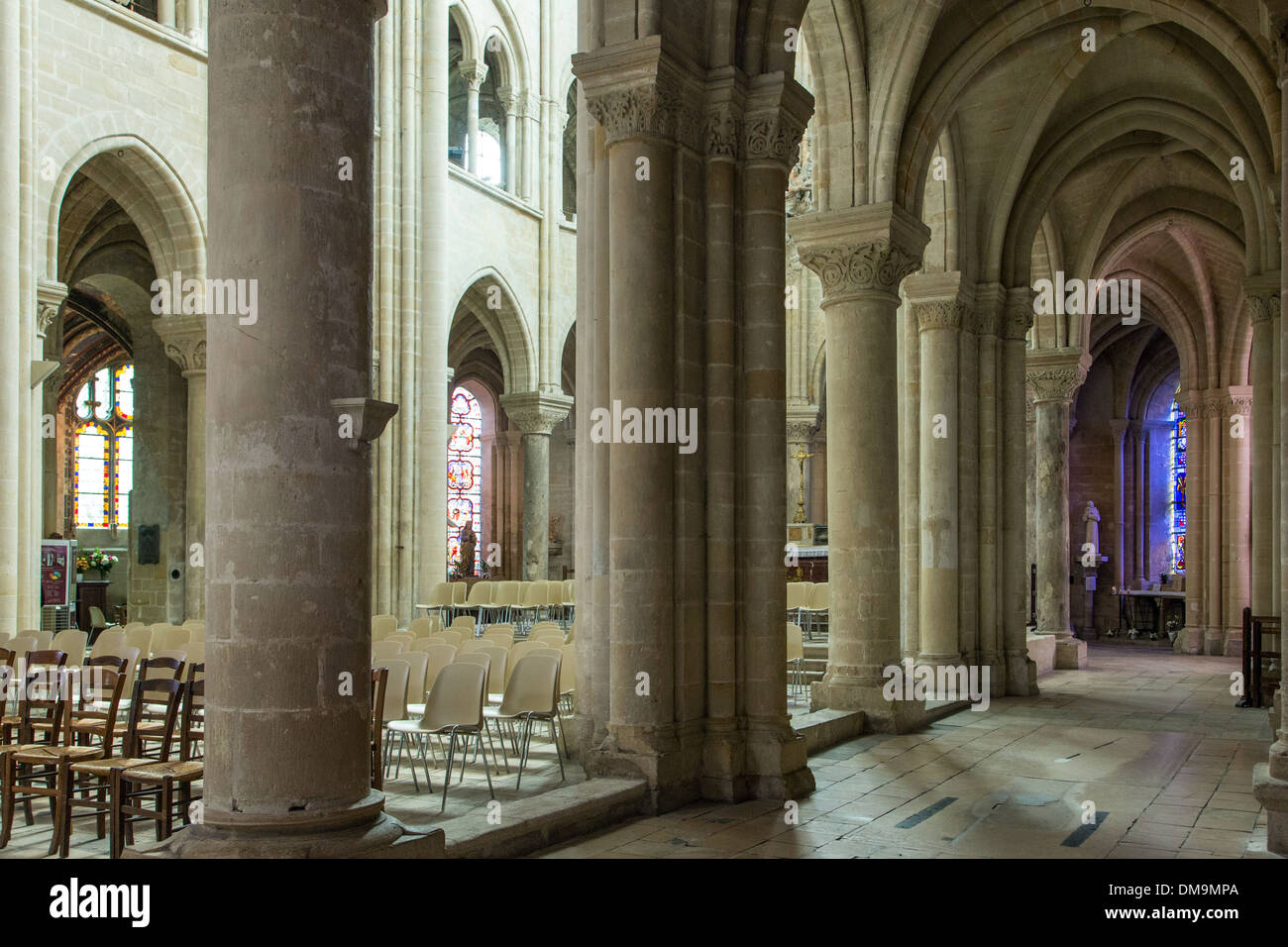 SIDE NAVE IN THE GOTHIC CATHEDRAL NOTRE DAME BUILT IN THE 12TH CENTURY, PRESERVED SECTOR, HISTORIC QUARTER OF SENLIS, OISE (60), FRANCE Stock Photo