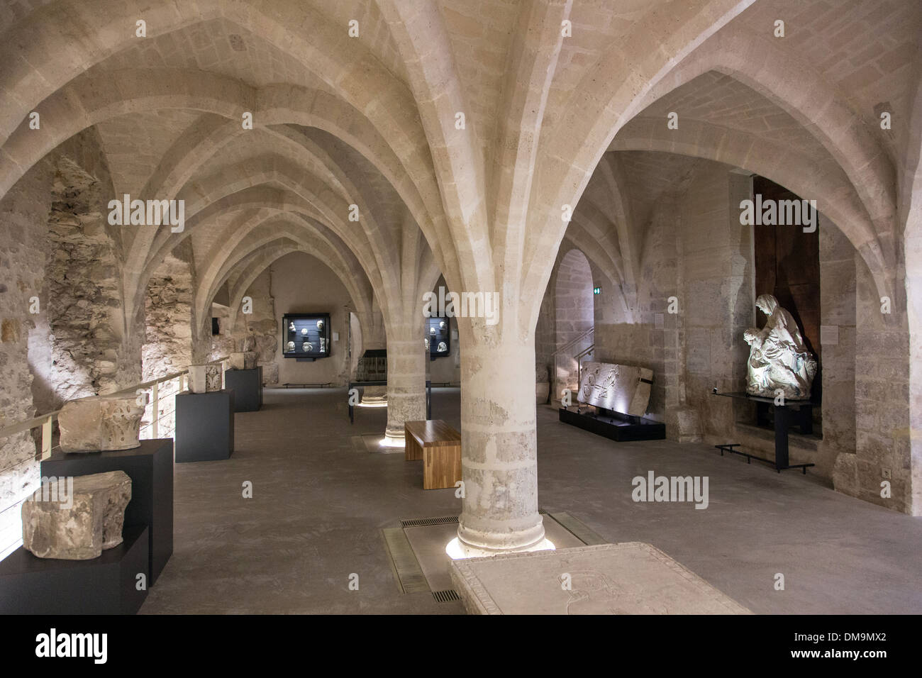 14TH CENTURY CELLAR WITH VAULTED CEILING IN THE CITY MUSEUM OF ART AND ARCHAEOLOGY IN THE FORMER BISHOP‚ÄôS PALACE, SENLIS, OISE (60), FRANCE Stock Photo