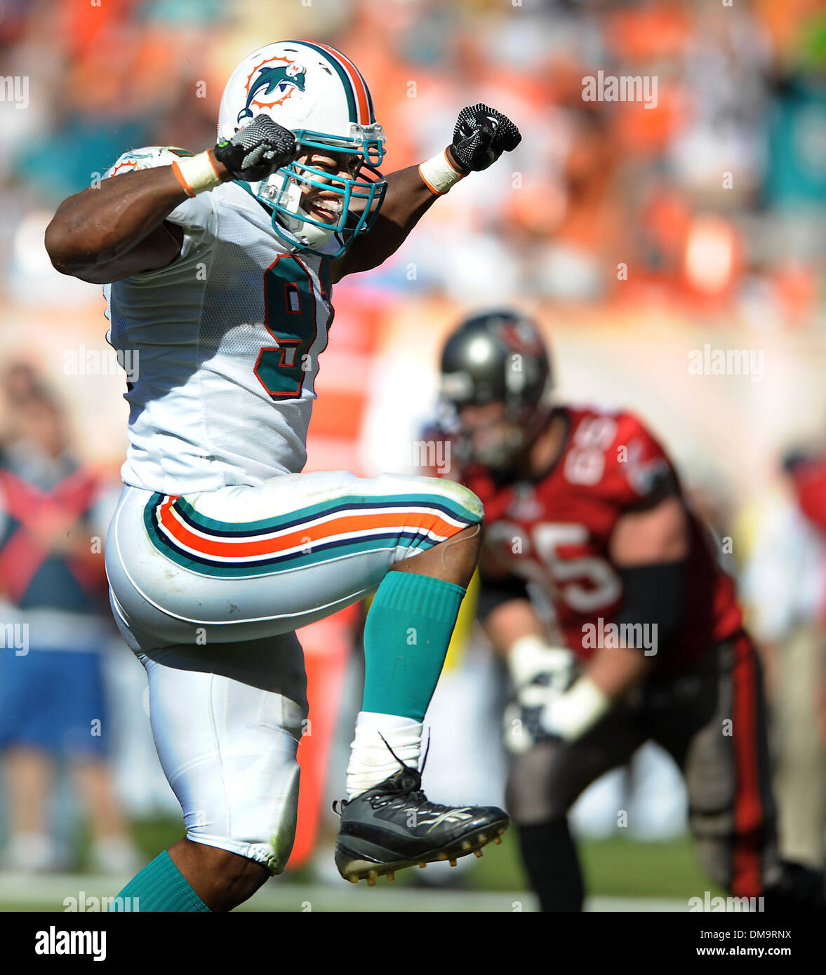 Miami Dolphins linebacker Cameron Wake (91) in action during the first  quarter of an NFL football game in Oakland, Calif., Sunday, Nov. 28, 2010.  (AP Photo/Tony Avelar Stock Photo - Alamy