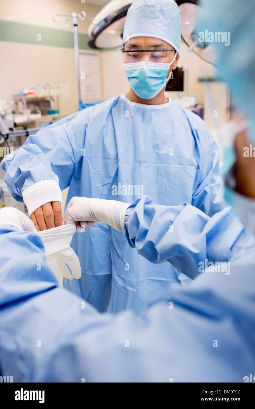Scrub nurse hires stock photography and images Alamy