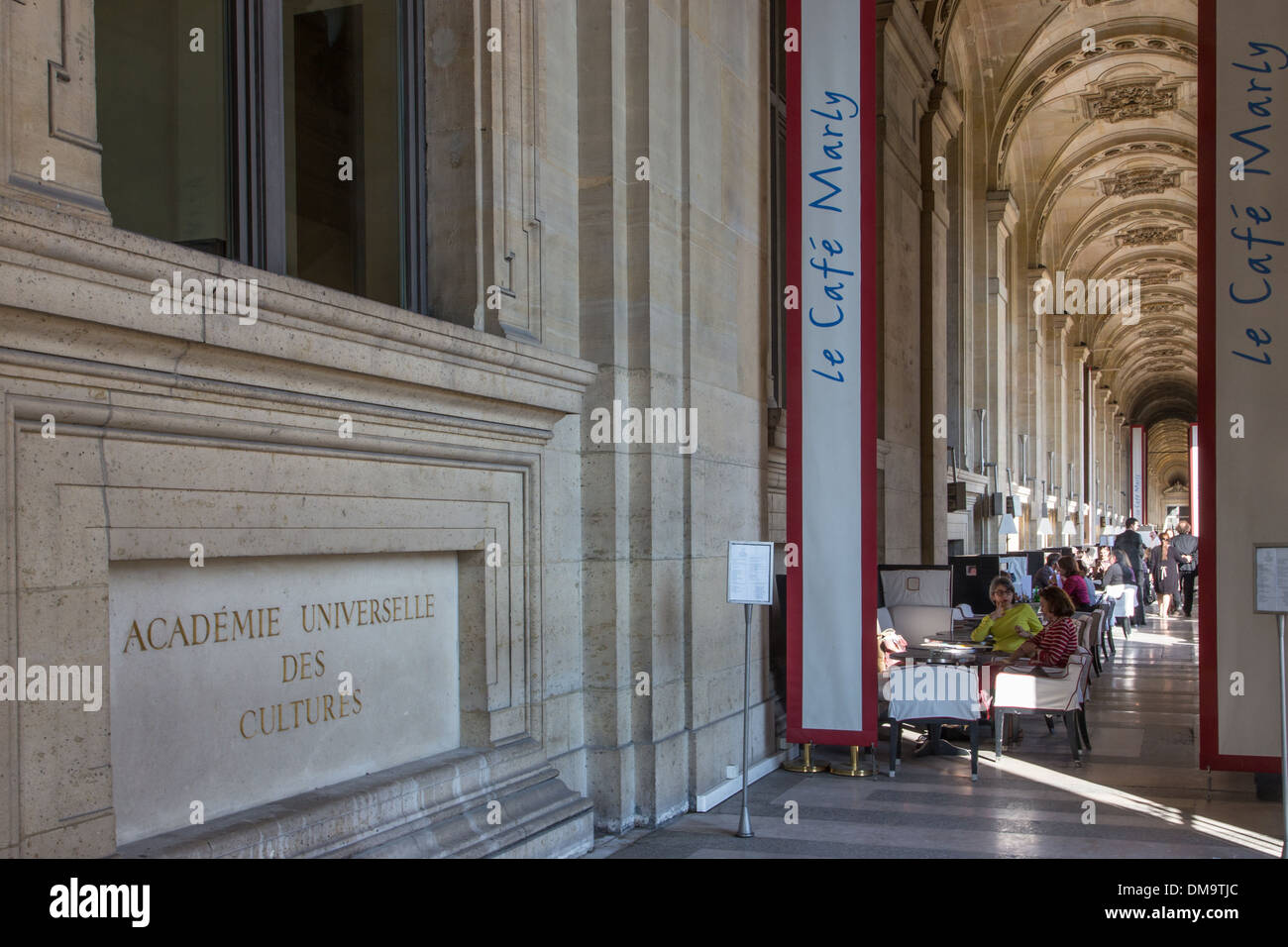 THE CAFE MARLY IN FRONT OF THE UNIVERSAL ACADEMY OF CULTURES AT THE LOUVRE, 1ST ARRONDISSEMENT, PARIS, FRANCE Stock Photo