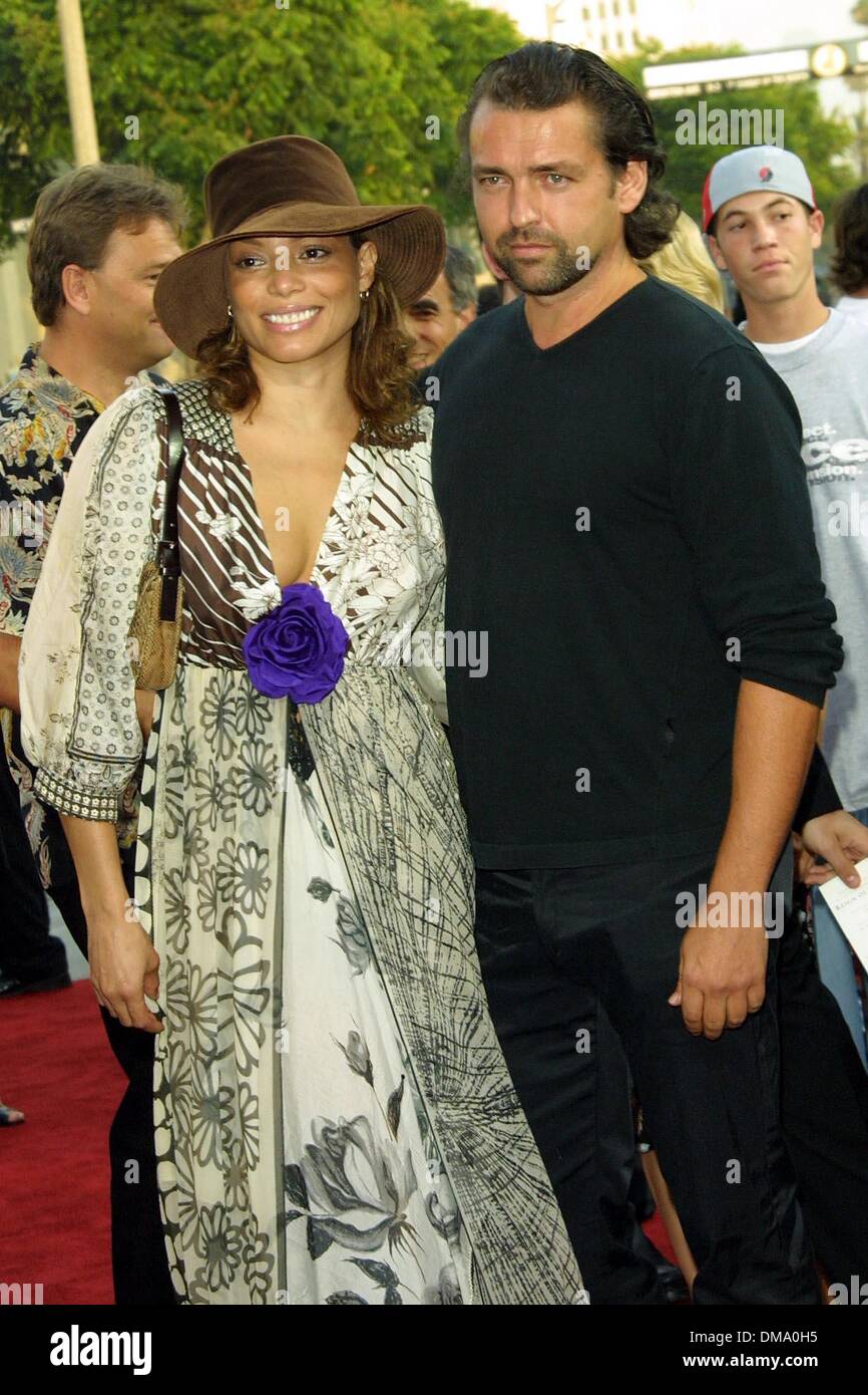 July 10, 2002 Los Angeles, CALIFORNIA, USA ANGUS MACFADYEN AND MARLENNE..'REIGN OF FIRE