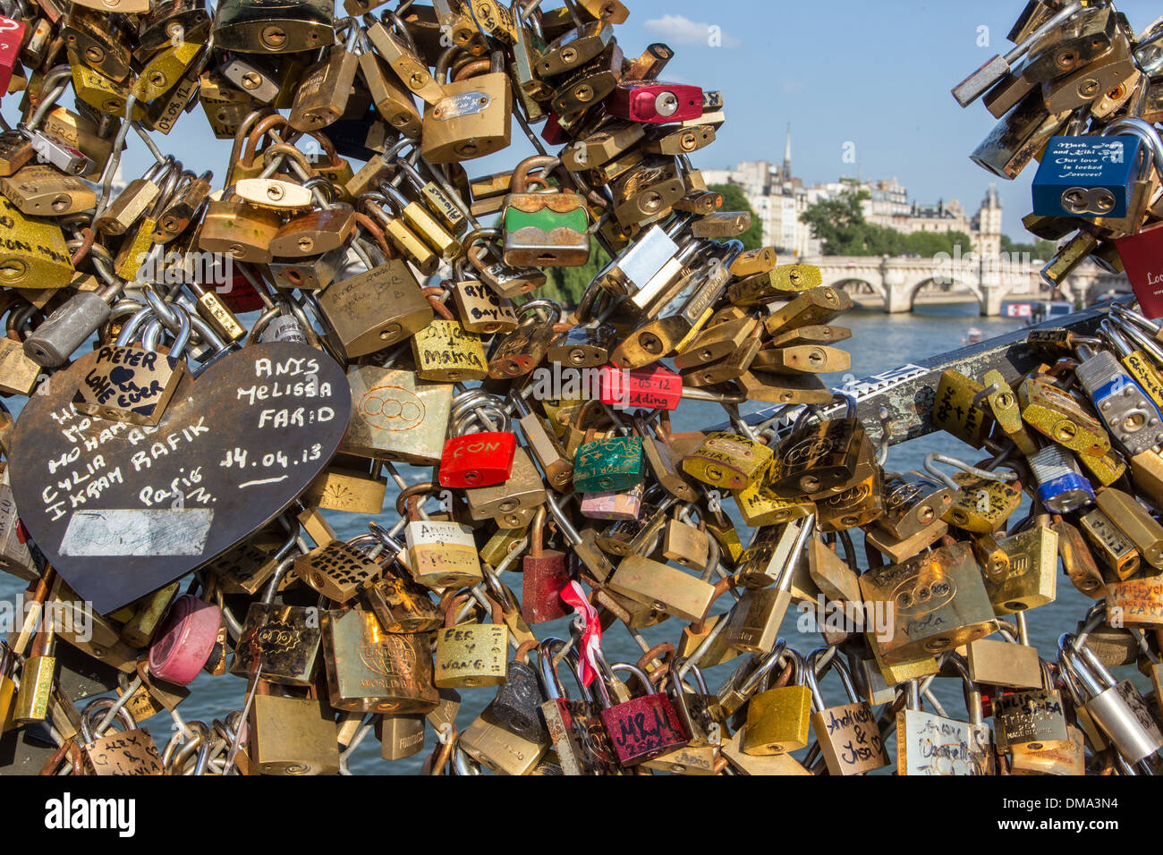 THE PADLOCKS ON THE PONT DES ARTS BRIDGE, QUAY OF THE LOUVRE, PARIS (75