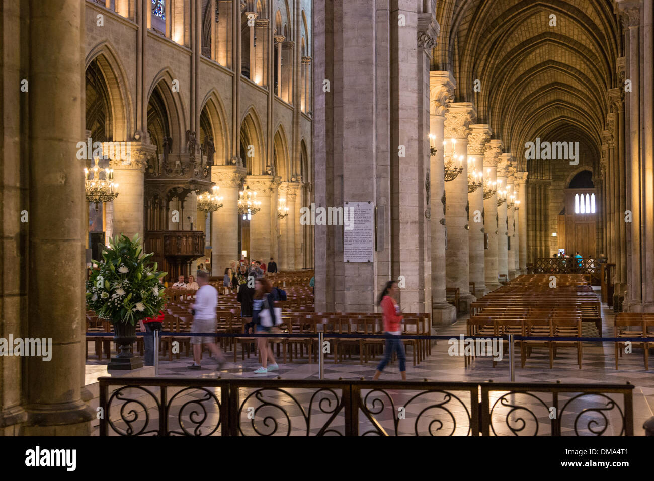 THE VAULTS, NAVE AND AISLES, INTERIOR OF NOTRE DAME CATHEDRAL. SITUATED IN THE HISTORIC CENTRE OF PARIS, THE CATHEDRAL IS THE MOST VISITED MONUMENT IN FRANCE, ILE DE LA CITE, PARIS (75), FRANCE Stock Photo