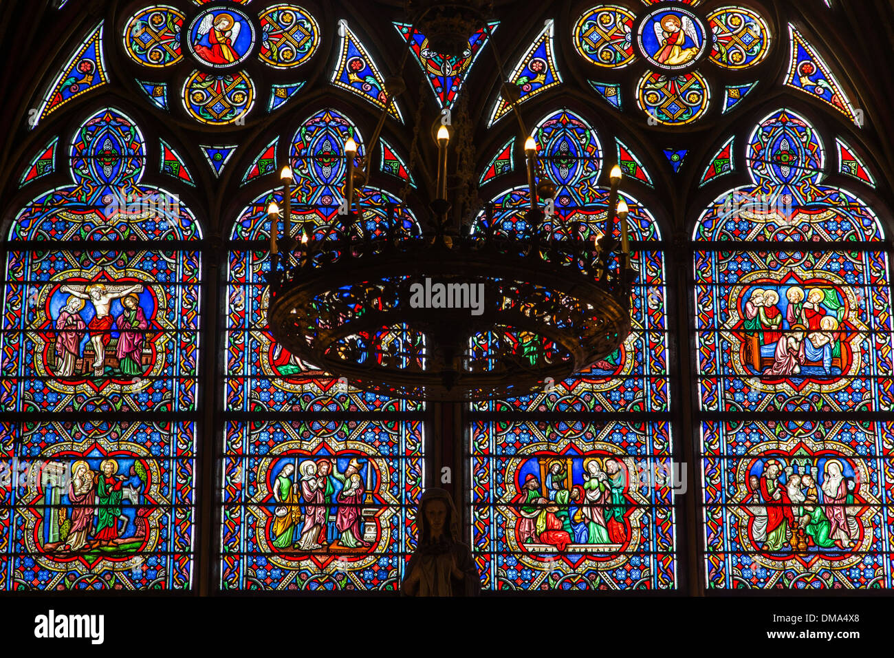 STAINED GLASS IN THE NOTREDAME DES SEPT DOULEURS CHAPEL, INTERIOR OF NOTRE DAME CATHEDRAL, ILE