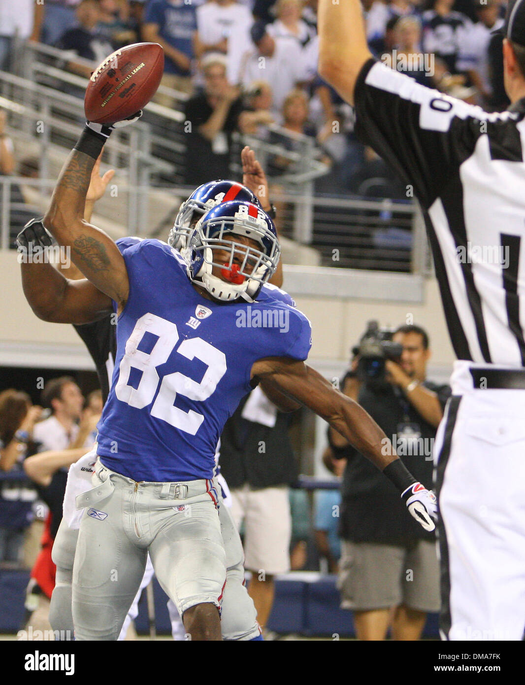 New York Giants #82 Wide Receiver Mario Manningham on a touchdown. The New  York Giants defeated the Oakland Raiders 44-7 at Giants Stadium in  Rutherford, New Jersey. (Credit Image: © Anthony Gruppuso/Southcreek