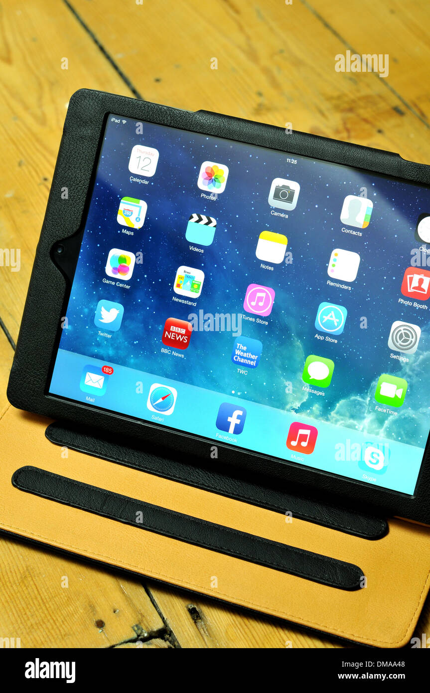 Apple iPad 本体 Comes With Original Box - Apple iPad Air, 64GB, Silver, Wi