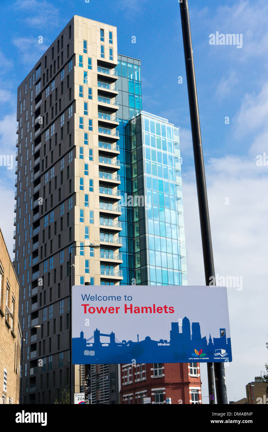 A Welcome to Tower Hamlets sign in front of the Avant-Garde residential development. Stock Photo