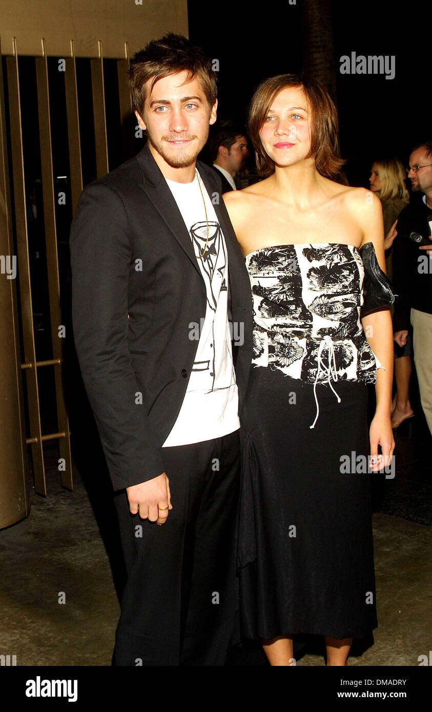 Oct. 22, 2001 - Hollywood, CALIFORNIA, USA - JAKE GYLLENHAAL AND HIS ACTOR SISTER MAGGIE GYLLENHAAL.'DONNIE DARKO' PREMIERE .EGYPTIAN THEATRE, HOLLYWOOD, CA.OCTOBER 22, 2001. NINA PROMMER/   2001 K23166NP (D)(Credit Image: © Globe Photos/ZUMAPRESS.com) Stock Photo