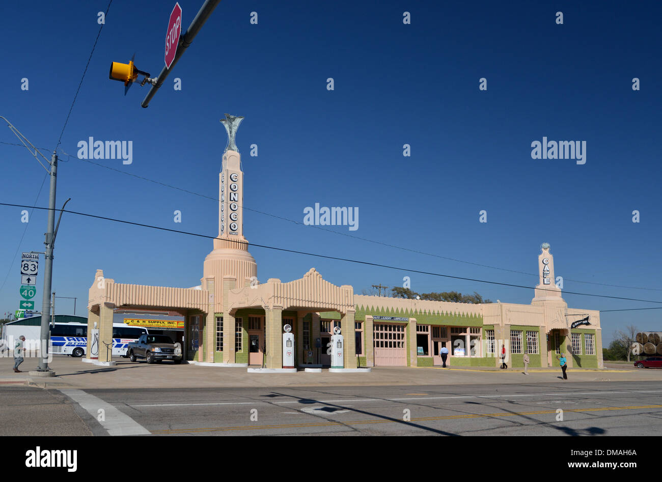 U Drop Inn, Shamrock Texas. Route 66 Art Deco Icon Conoco Tower and U Drop Cafe Stock Photo