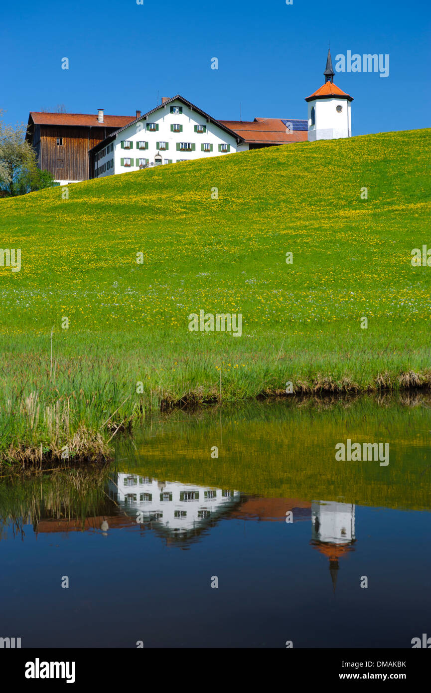 farm house and chapel in rural landscape in Bavaria, Germany, nearby ...