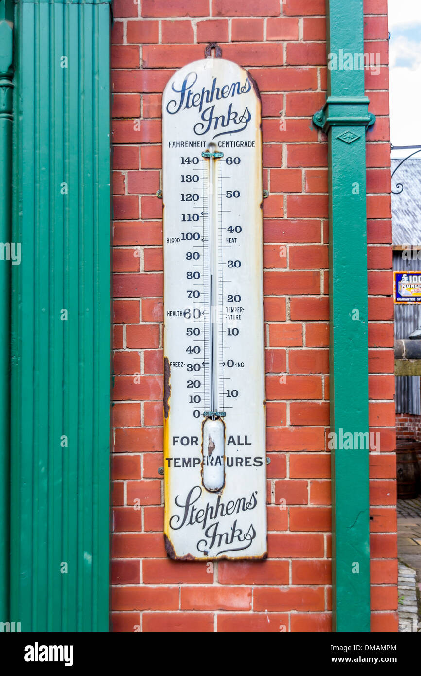 Page 2 - Wall Thermometer High Resolution Stock Photography and Images -  Alamy