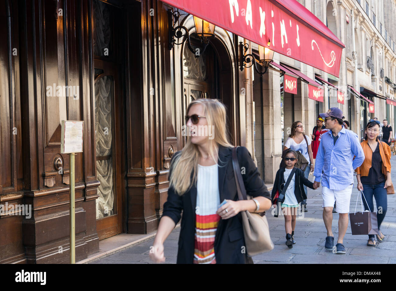 PASSER-BY IN FRONT OF THE FACADE OF THE RESTAURANT AND MUSEUM MAXIM'S, RUE ROYALE, PARIS (75), FRANCE Stock Photo