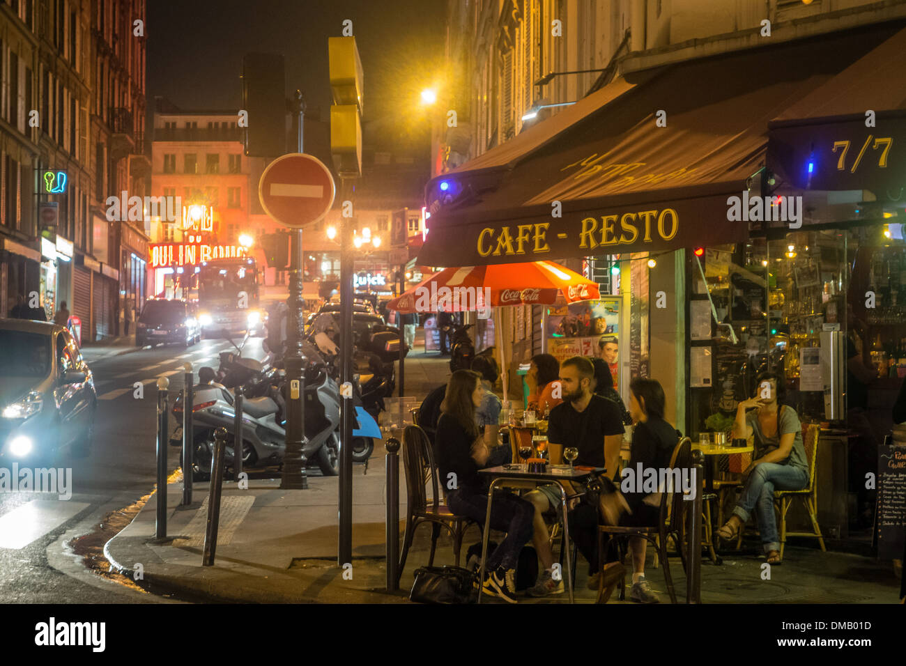 STREET AMBIANCE WITH CUSTOMERS ON THE TERRACE, PARISIAN CAFE RESTAURANT AT NIGHT, RUE BLANCHE, PARIS (75), FRANCE Stock Photo