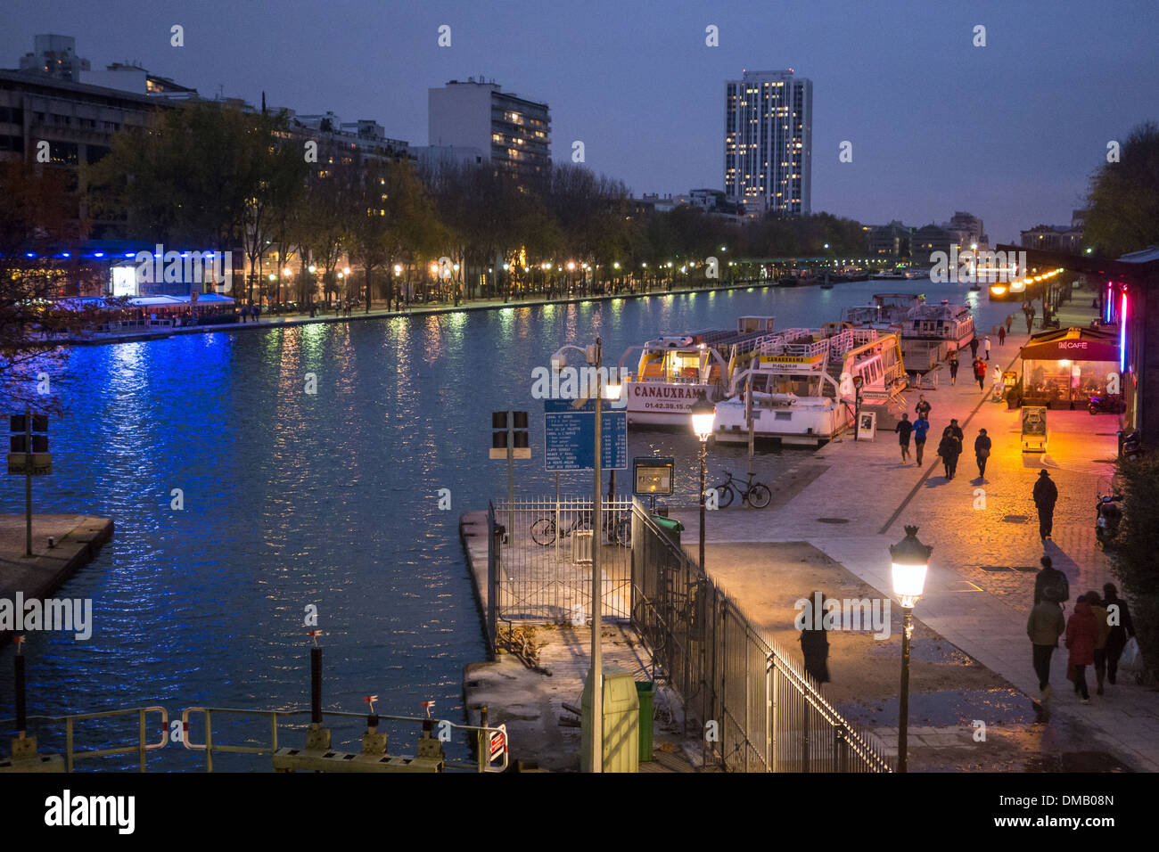 THE BANKS OF THE BASSIN DE LA VILLETTE WITH THE MK2 CINEMAS AND THE MCAFE, QUAY DE LA LOIRE AND THE BANKS OF THE BASSIN DE LA VILLETTE WITH THE MK2 CINEMAS AND THE MCAFE, QUAY DE LA LOIRE AND