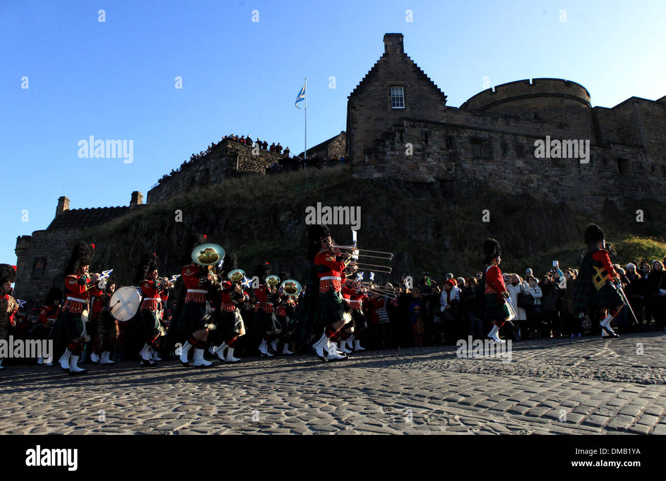 21 gun salute edinburgh castle hi-res stock photography and images - Alamy
