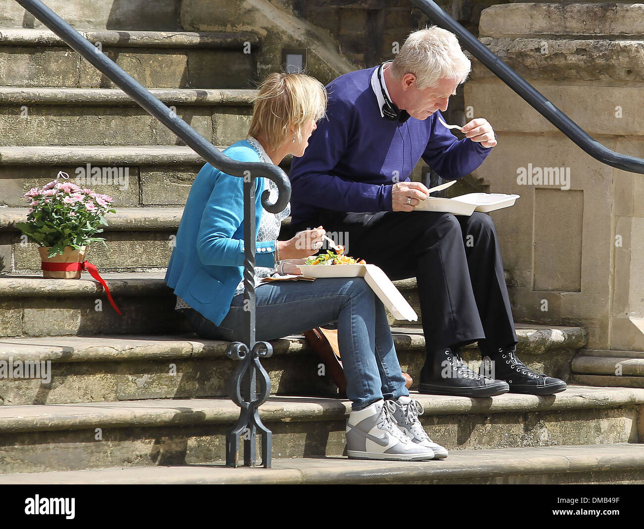 Director Richard Curtis enjoying a lunch break on final day filming retakes on location at Abbey Road for 'About Time' movie Stock Photo