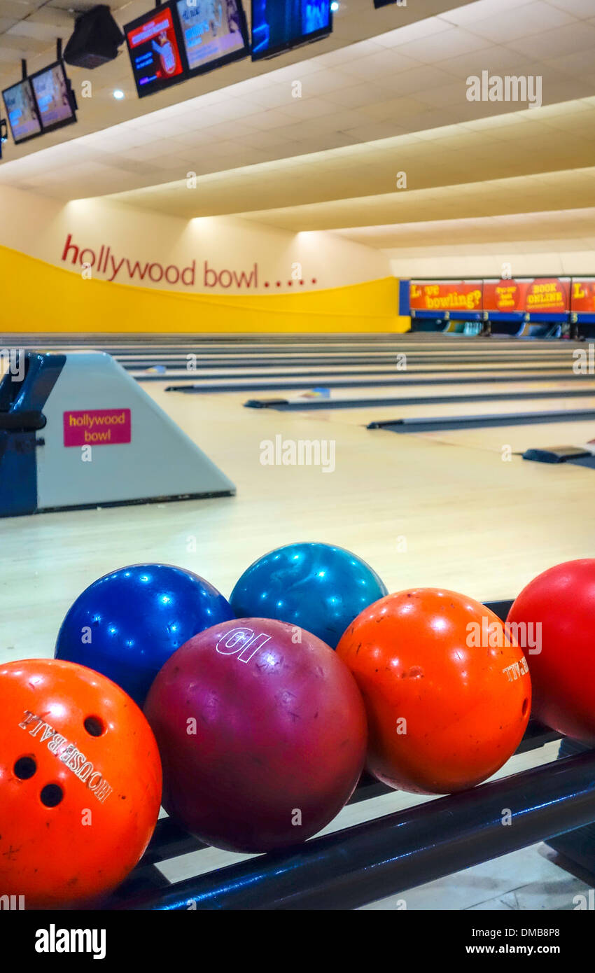 Bowling alley family hi-res stock photography and images