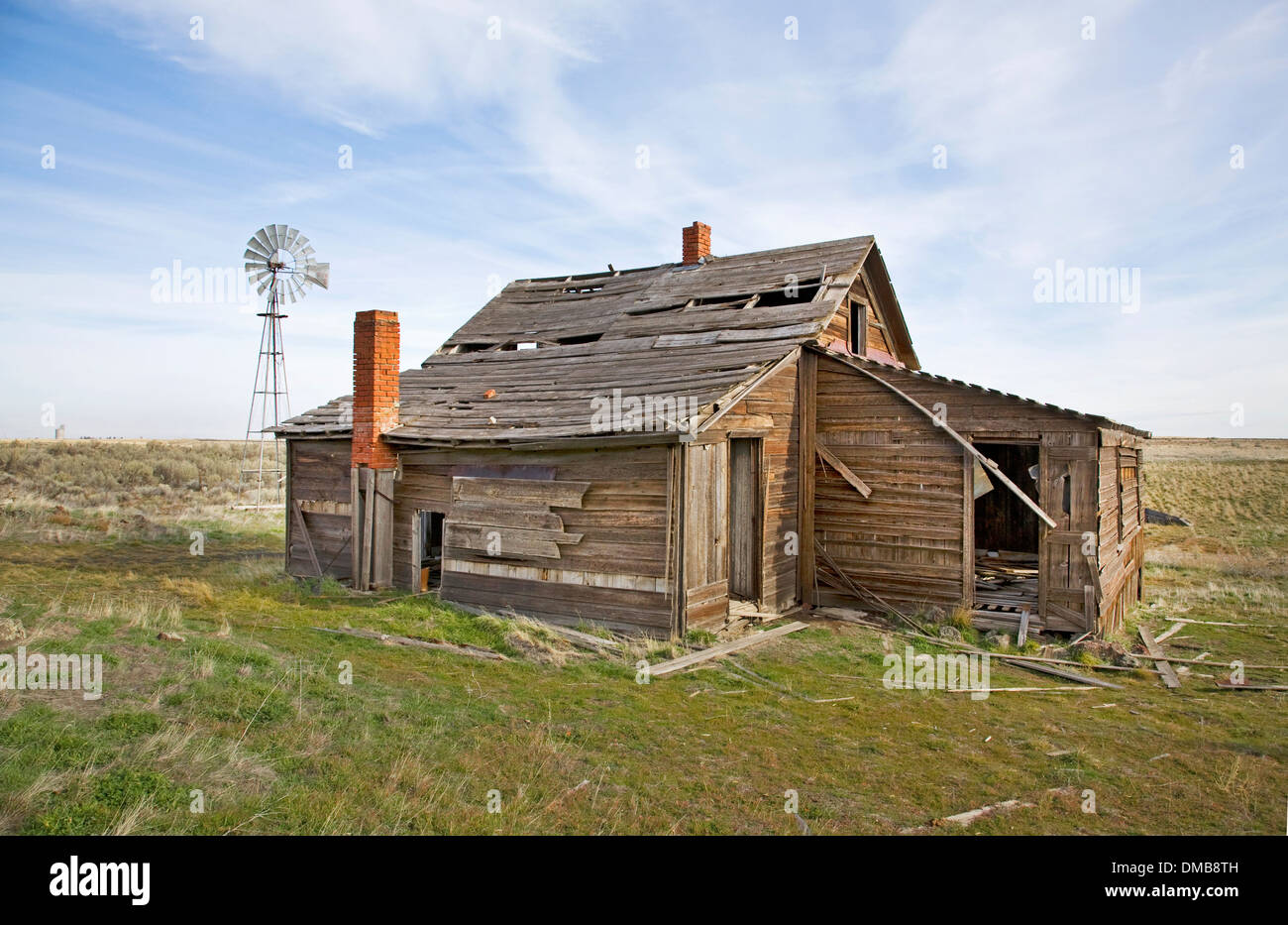 An abandoned Depression era farm in the sagebrush flatlands near the town of Kent, in north-central oregon Stock Photo