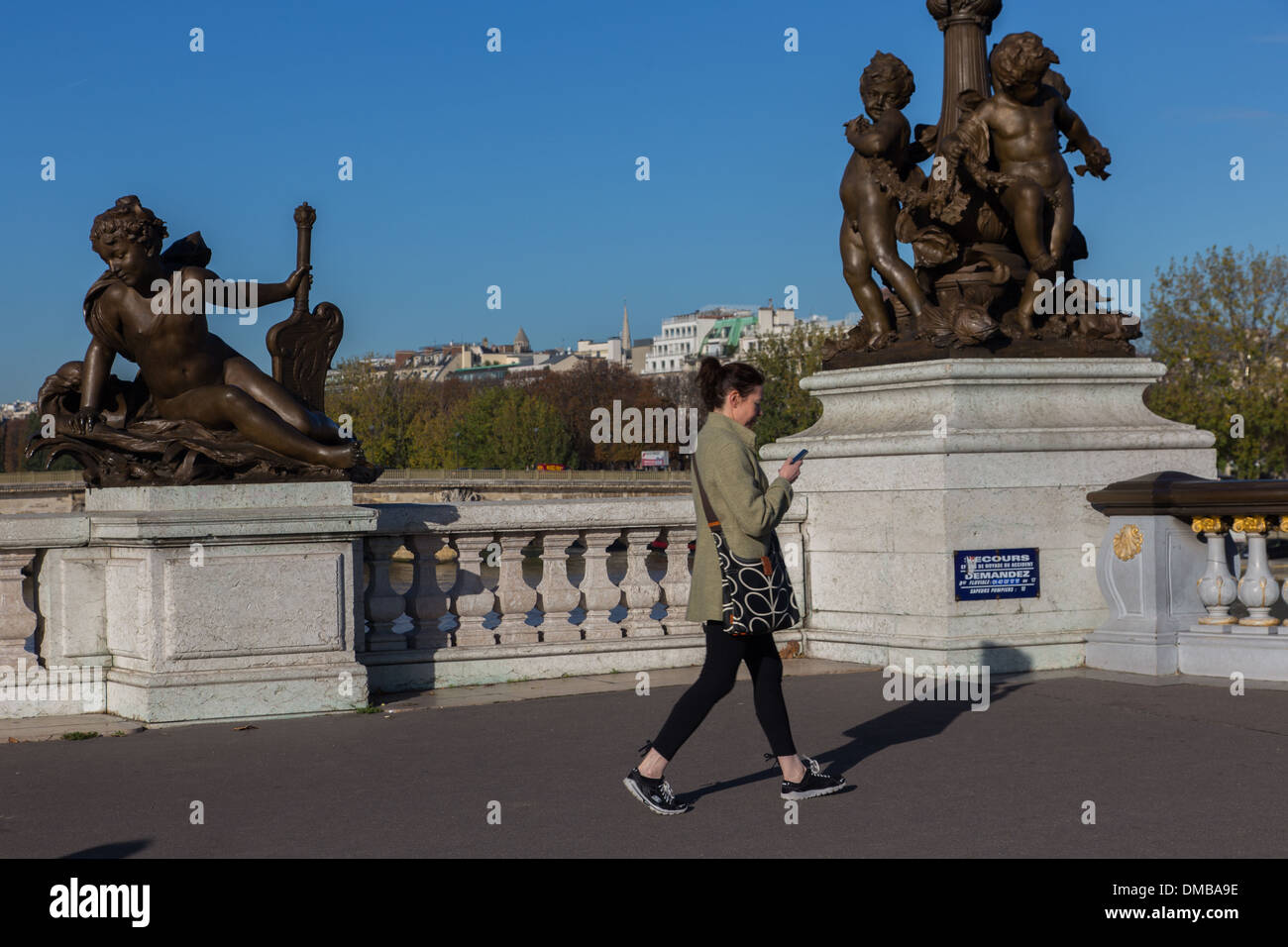 PASSER-BY IN FRONT OF THE NEREID STATUE AND THE RONDE D'AMOURS, DETAIL OF THE PONT ALEXANDRE III BRIDGE THAT LINKS ESPLANADE DES INVALIDES AND AVENUE W. CHURCHILL, IT WAS BUILT FOR THE 1900 WORLD FAIR, 8TH ARRONDISSEMENT, PARIS (75), ILE-DE-FRANCE, FRANCE Stock Photo