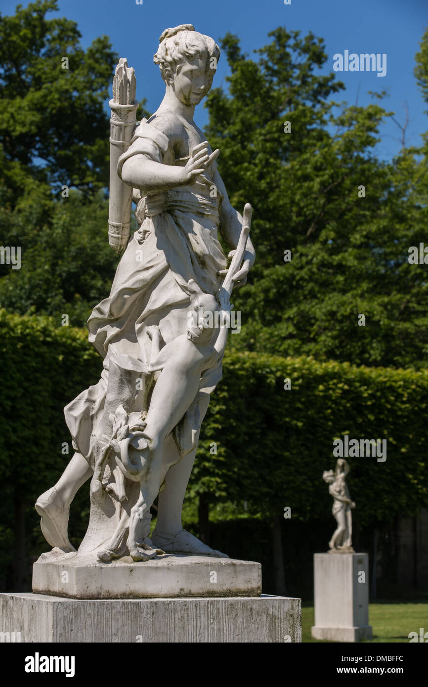 Diane statue hires stock photography and images Alamy