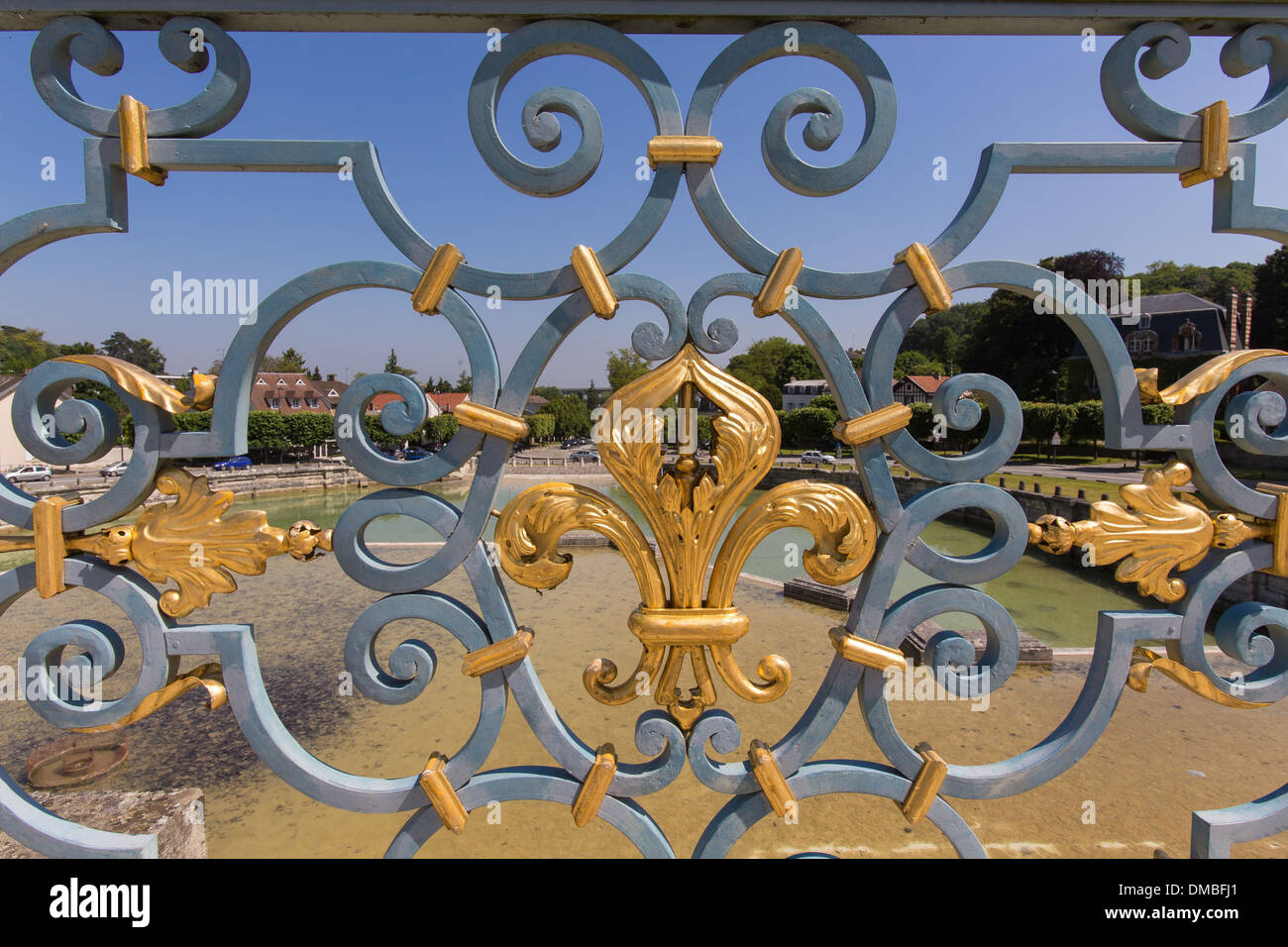 FLEUR DE LYS ON THE BALUSTRADE OF THE DRINKING TROUGH OF MARLY, WORK BY JULES HARDOUIN-MANSART, NATIONAL ESTATE OF MARLY-LE-ROI, ROYAL PARK SERVING AS VACATION SPOT FOR LOUIS XIV, MARLY-LE-ROI, YVELINES (78), FRANCE Stock Photo