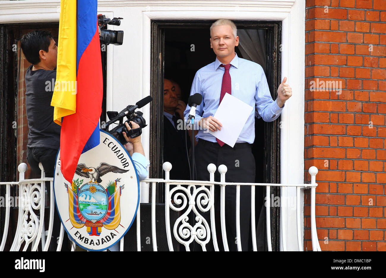 Julian Assange makes a statement from balcony of Ecuadorian Embassy in London where he is currently staying seeking political Stock Photo
