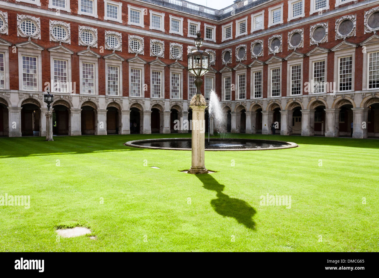 Fountain Court, designed by Sir Christopher Wren, Hampton Court Palace, London, England, GB, UK. Stock Photo
