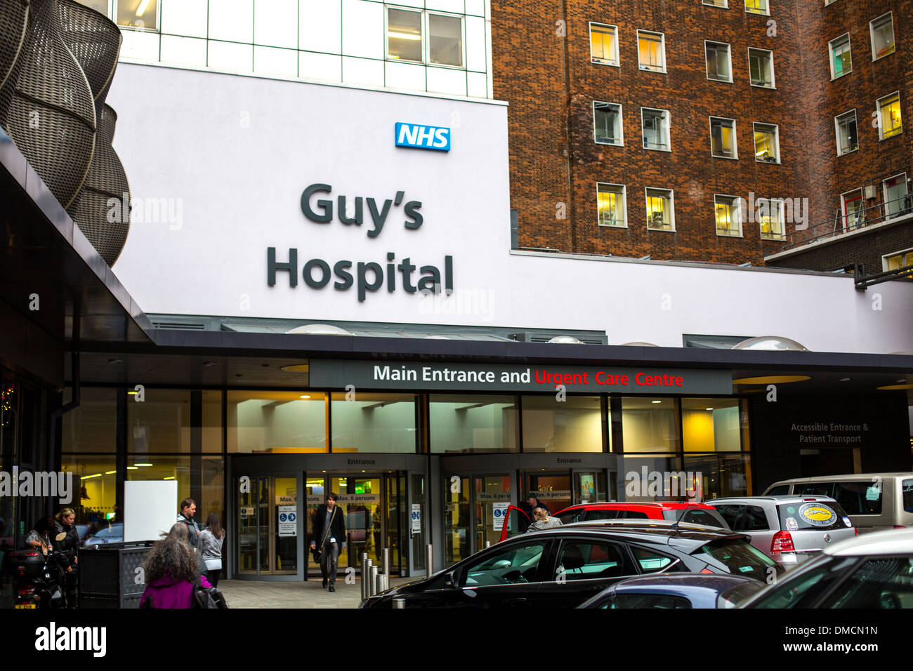 Main entrance to Guy's Hospital and Urgent care Centre Stock Photo