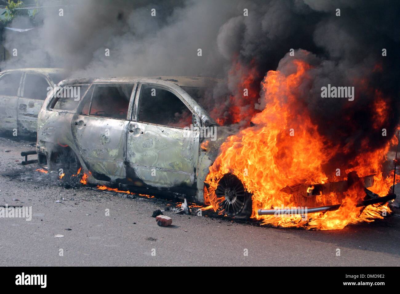 Dhaka, Bangladesh. 13th Dec, 2013. A car is set on fire by activists of Jamaat-e-Islami Party as they protest against the execution of their leader Abdul Quader Molla in Dhaka, Bangladesh, Dec. 13, 2013. Bangladesh has executed Abdul Quader Molla, an Islamist party leader convicted of war crimes in 1971, which is the first execution of a war criminal in the country. In protest against Molla's execution, his party Jamaat called countrywide dawn-to-dusk general strike for Sunday. Credit:  Shariful Islam/Xinhua/Alamy Live News Stock Photo