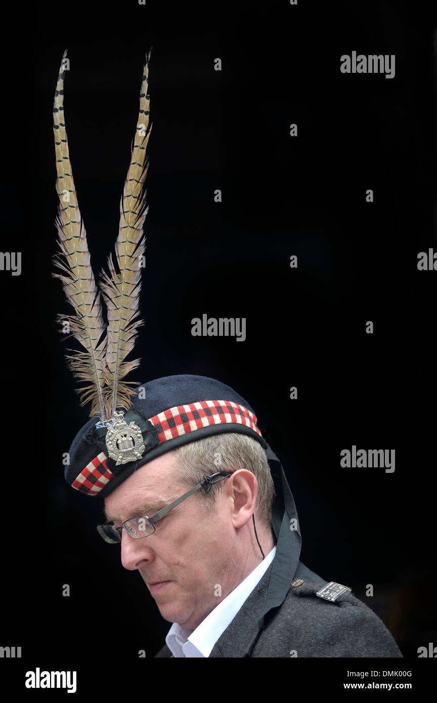 A man wears a tradition Scottish wool cap called a Glengarry as part of his traditional Scottish dress in Edinburgh, Scotland. Stock Photo