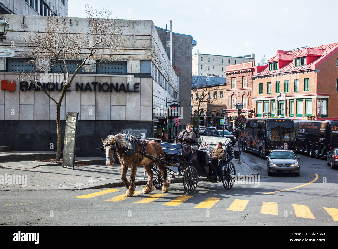 HOSE AND BUGGY RIDE IN THE OLD QUARTER OF QUEBEC, INDIAN SUMMER, AUTUMN COLORS, QUEBEC, CANADA Stock Photo