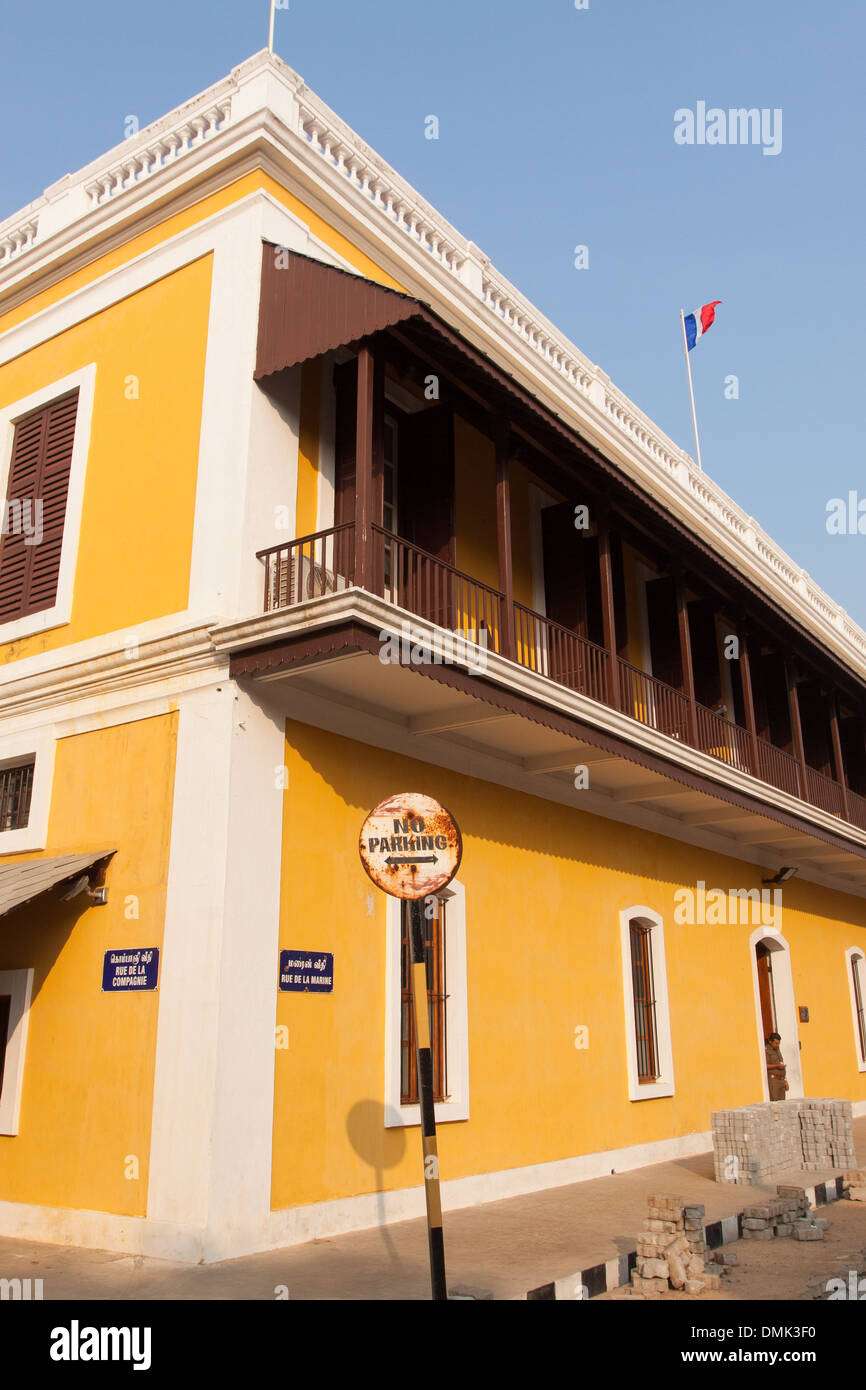 FACADE OF THE CONSULATE GENERAL OF FRANCE IN THE FRENCH QUARTER OF PONDICHERRY, FORMER FRENCH TRADING POST OF PONDICHERRY, PUDUCHERRY, CAPITAL OF THE TERRITORY OF PONDICHERRY, INDIA Stock Photo