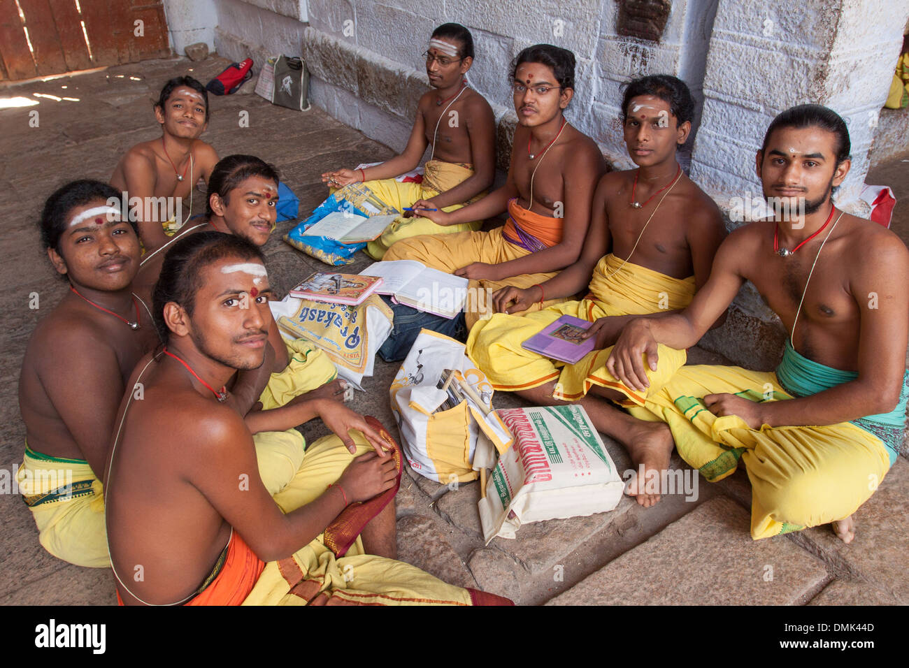 YOUNG TAMIL MEN STUDYING IN A SCHOOL FOR BRAHMANS IN A TEMPLE, MADURAI, STATE OF TAMIL NADU, IINDIA Stock Photo