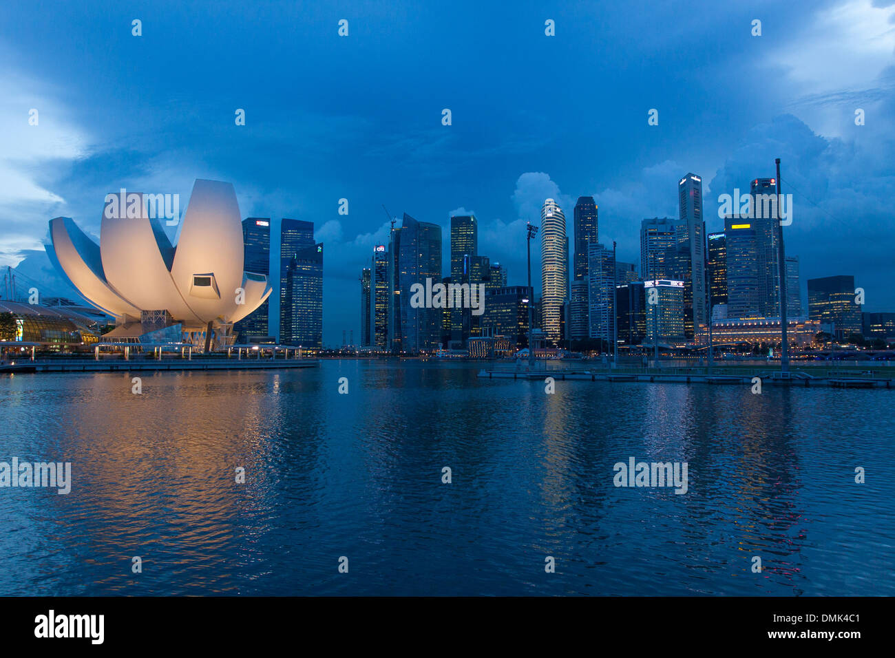 NIGHT FALLING OVER MARINA BAY, THE LOTUS FLOWER-SHAPED DOME OF THE ART SCIENCE MUSEUM AND THE BUILDINGS IN THE CENTRAL BUSINESS DISTRICT, SINGAPORE Stock Photo