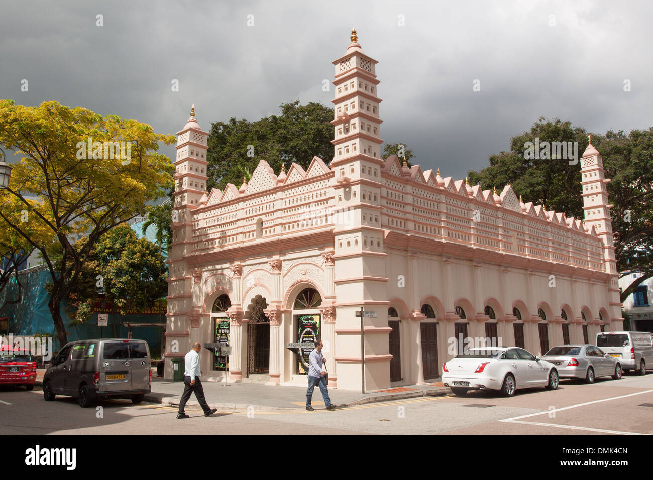 EXTERIOR SHOT OF THE NAGORE DARGAH, MUSLIM SHRINE COMMEMORATING THE LIFE OF THE INDIAN ASCETIC SYED SHAHUL HAMID, CHINATOWN, SINGAPORE Stock Photo