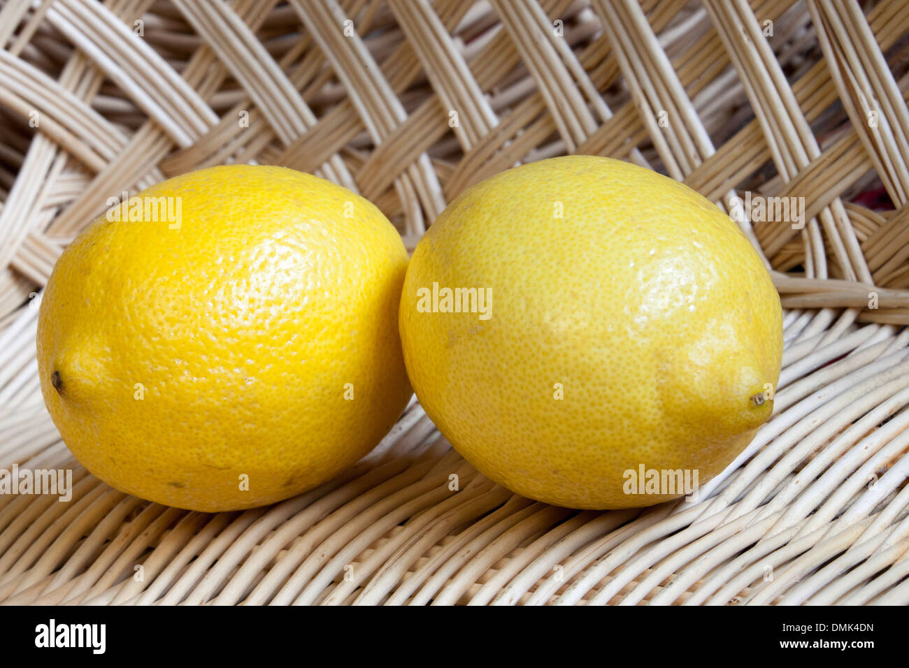 pair-of-lemons-in-a-wicker-basket-DMK4DN