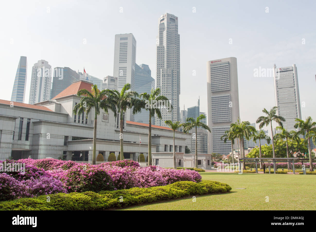 THE SINGAPORE PARLIAMENT WITH, IN THE BACKGROUND, THE OFFICE TOWERS OF THE FINANCIAL DISTRICT, THE CENTRAL BUSINESS DISTRICT, HERITAGE DISTRICT, SINGAPORE Stock Photo