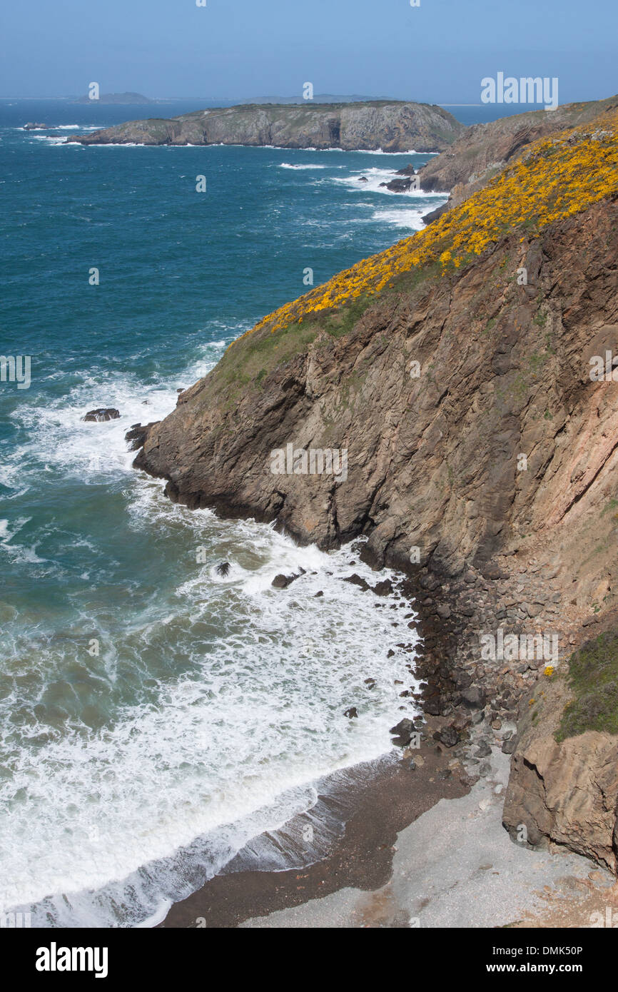 BIRD'S EYE VIEW OF THE SEA AND THE CLIFFS OF THE ISLAND OF SARK FROM THE COUPEE ISTHMUS, ISLAND OF SARK, CHANNEL ISLANDS Stock Photo