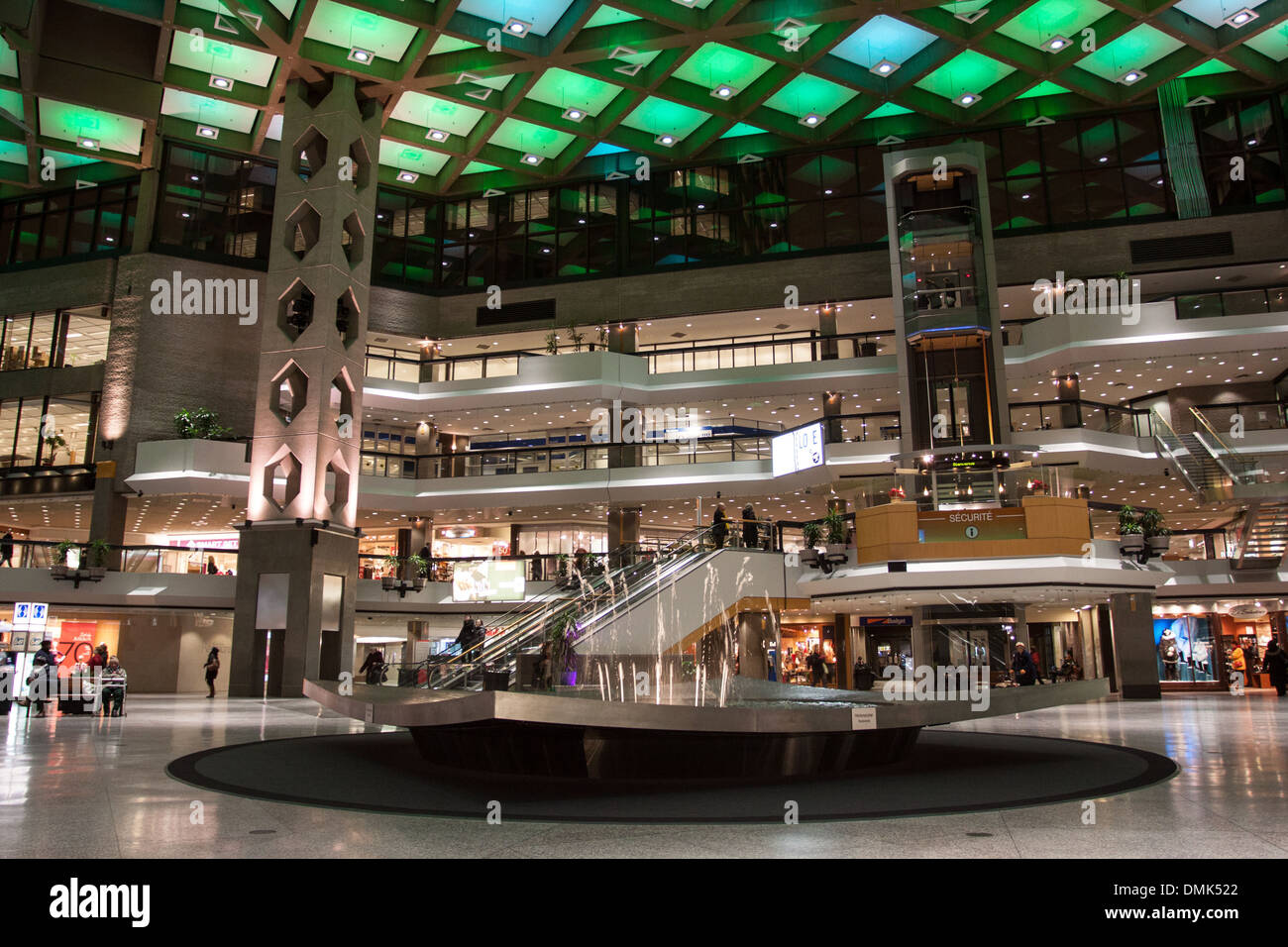 UNDERGROUND CITY NEAR THE PLACE DES ARTS SQUARE, MONTREAL, QUEBEC, CANADA Stock Photo